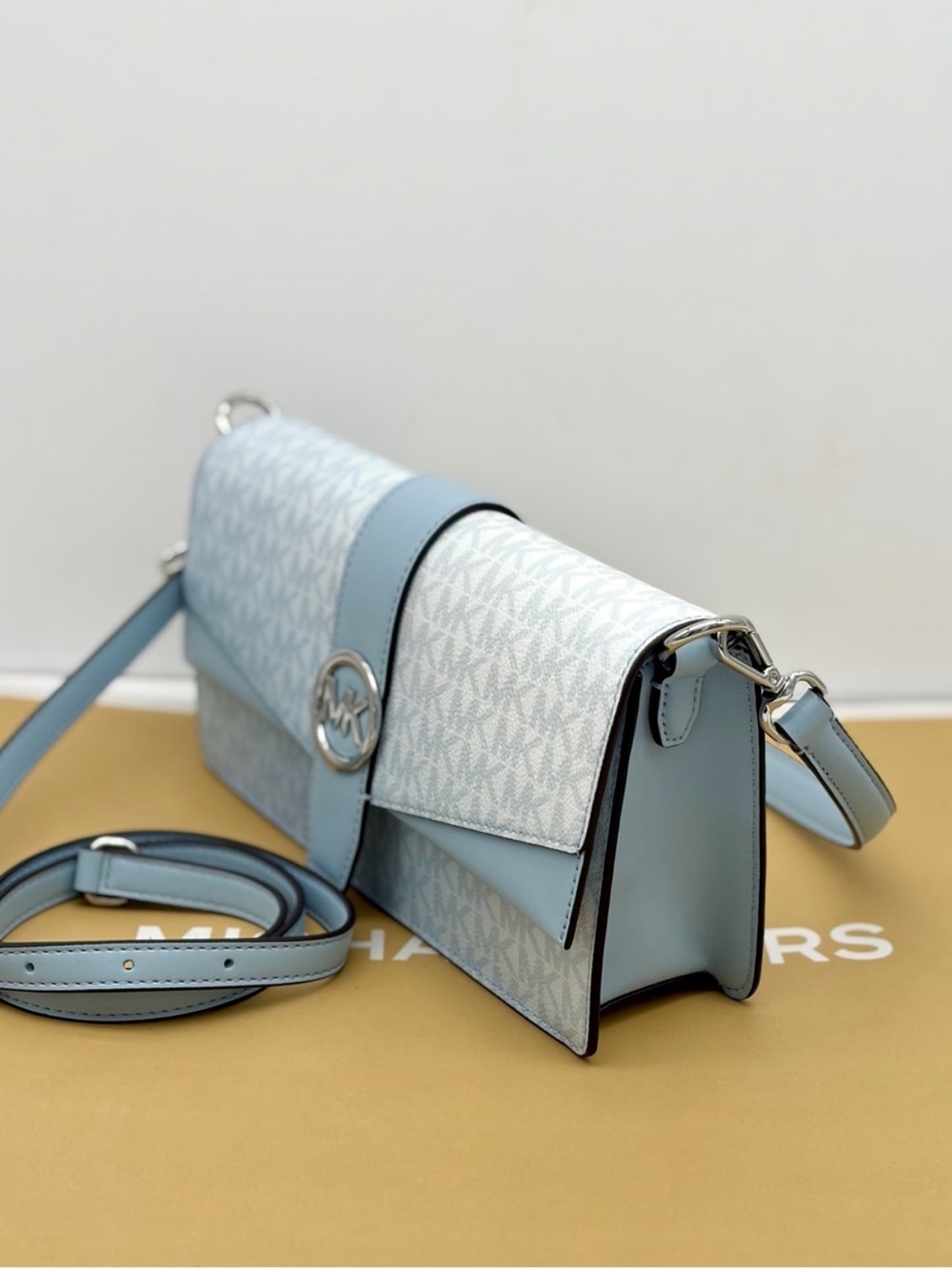 MICHAEL KORS Greenwich
Medium Signature Logo Ombré Shoulder
Bag Crossbody - Picture 3 of 12